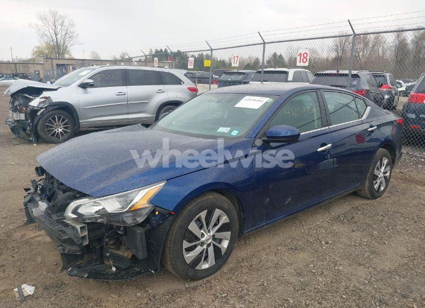 Photo 2 of 2020 Nissan Altima S FWD (VIN 1N4BL4BV6LC281939)