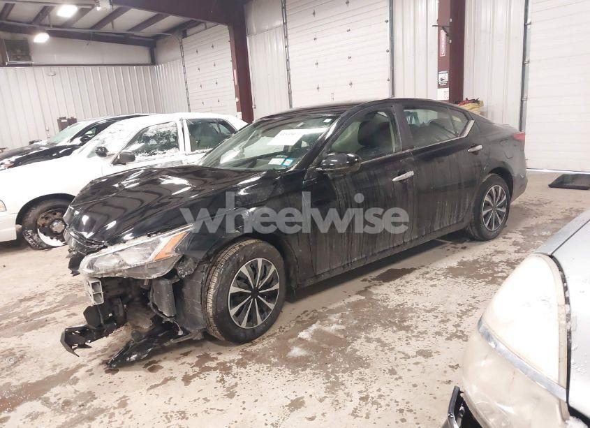 Photo 2 of 2020 Nissan Altima S FWD (VIN 1N4BL4BV6LN306777)