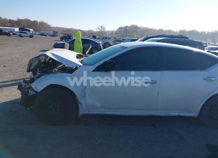 Photo 14 of 2019 Nissan Altima 2.5 S (VIN 1N4BL4BV7KC156415)