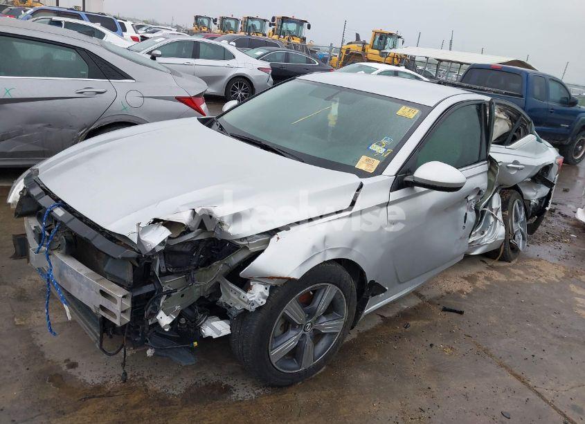 Photo 2 of 2019 Nissan Altima 2.5 S (VIN 1N4BL4BV7KN317835)