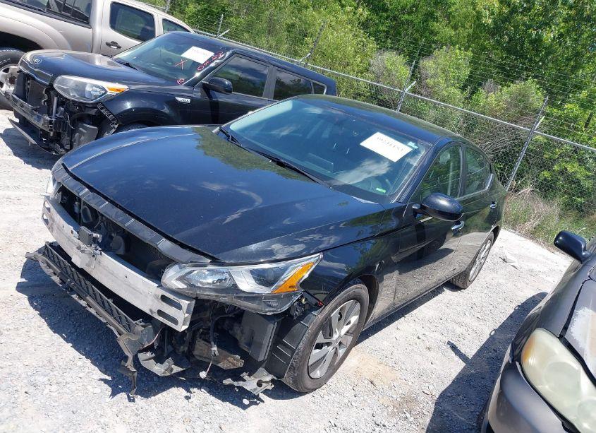 Photo 2 of 2020 Nissan Altima S FWD (VIN 1N4BL4BV7LC134433)