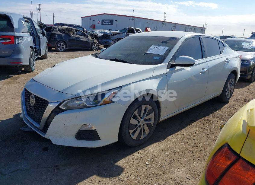 Photo 2 of 2020 Nissan Altima S FWD (VIN 1N4BL4BV7LC147800)