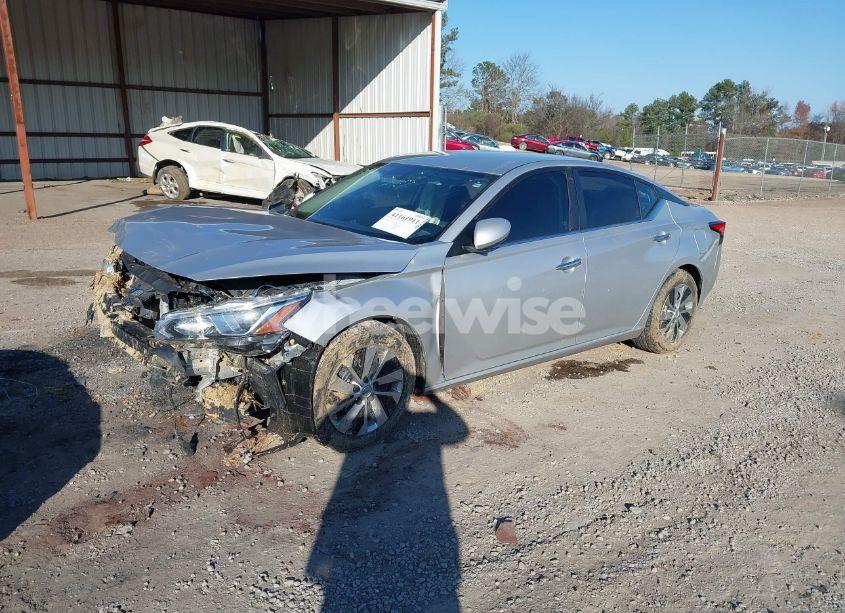 Photo 2 of 2020 Nissan Altima S FWD (VIN 1N4BL4BV7LC151510)