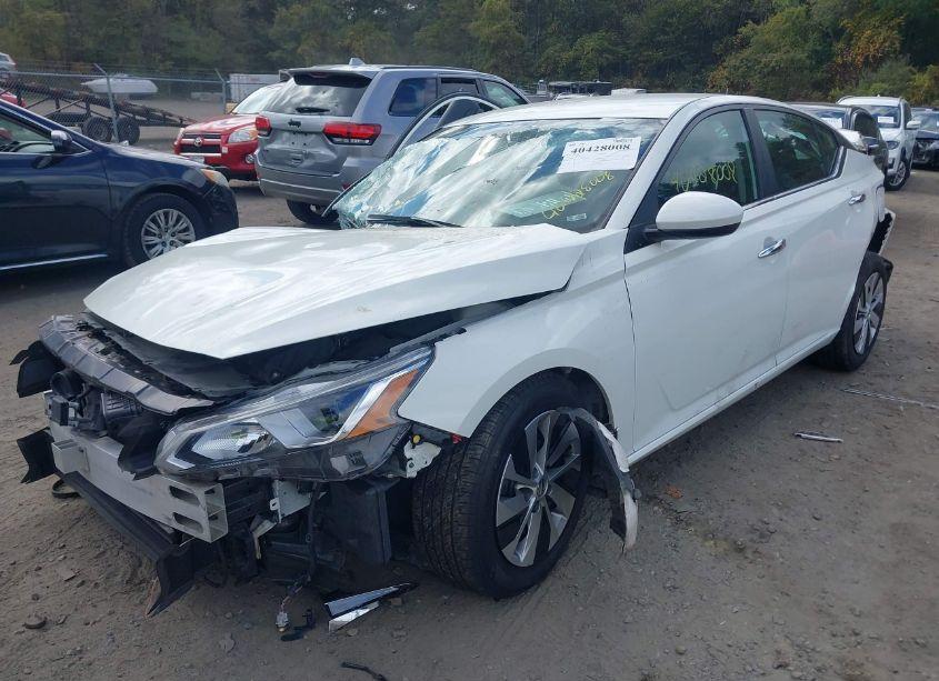 Photo 2 of 2020 Nissan Altima S FWD (VIN 1N4BL4BV7LC165875)