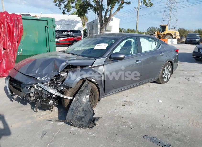 Photo 2 of 2020 Nissan Altima S FWD (VIN 1N4BL4BV7LC170350)