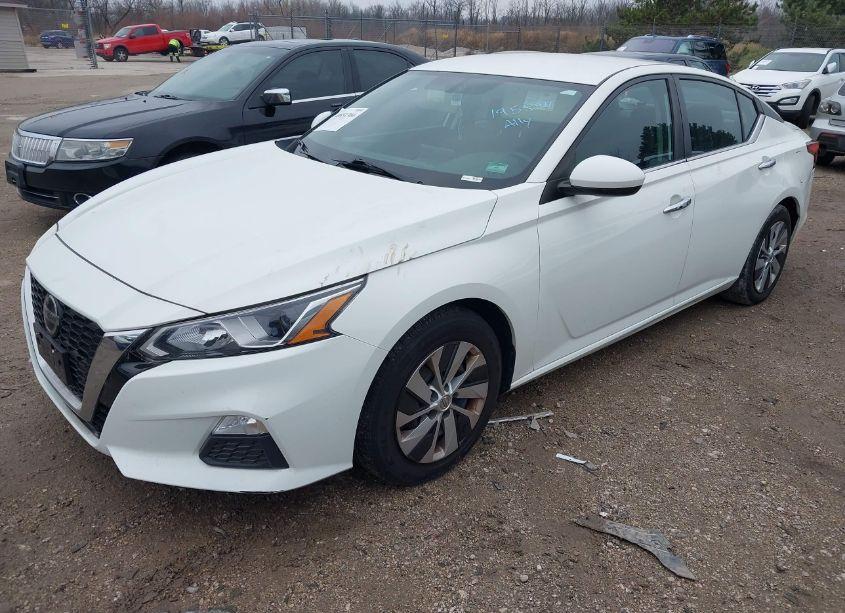 Photo 2 of 2020 Nissan Altima S FWD (VIN 1N4BL4BV7LC195894)