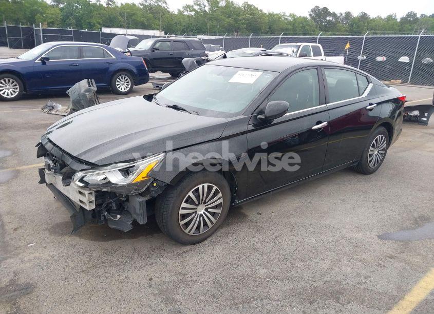 Photo 2 of 2020 Nissan Altima S FWD (VIN 1N4BL4BV7LC218686)