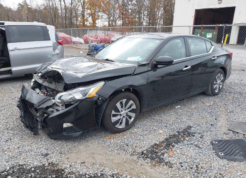 Photo 2 of 2020 Nissan Altima S FWD (VIN 1N4BL4BV7LC235200)