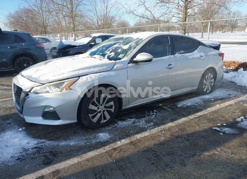 Photo 2 of 2020 Nissan Altima S FWD (VIN 1N4BL4BV7LN301989)