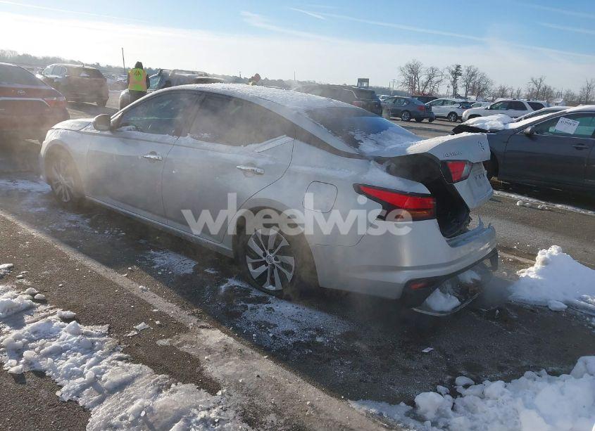Photo 3 of 2020 Nissan Altima S FWD (VIN 1N4BL4BV7LN301989)