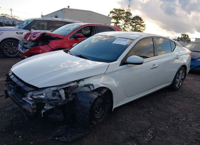 Photo 2 of 2021 Nissan Altima S FWD (VIN 1N4BL4BV7MN408333)