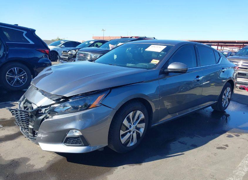 Photo 2 of 2022 Nissan Altima S FWD (VIN 1N4BL4BV7NN375433)