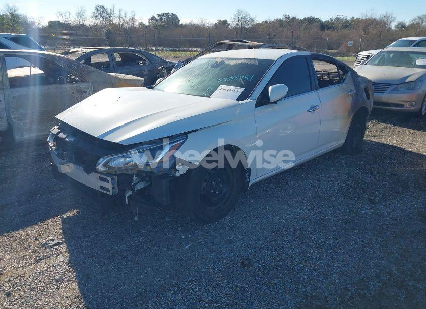 Photo 2 of 2019 Nissan Altima 2.5 S (VIN 1N4BL4BV8KN325572)