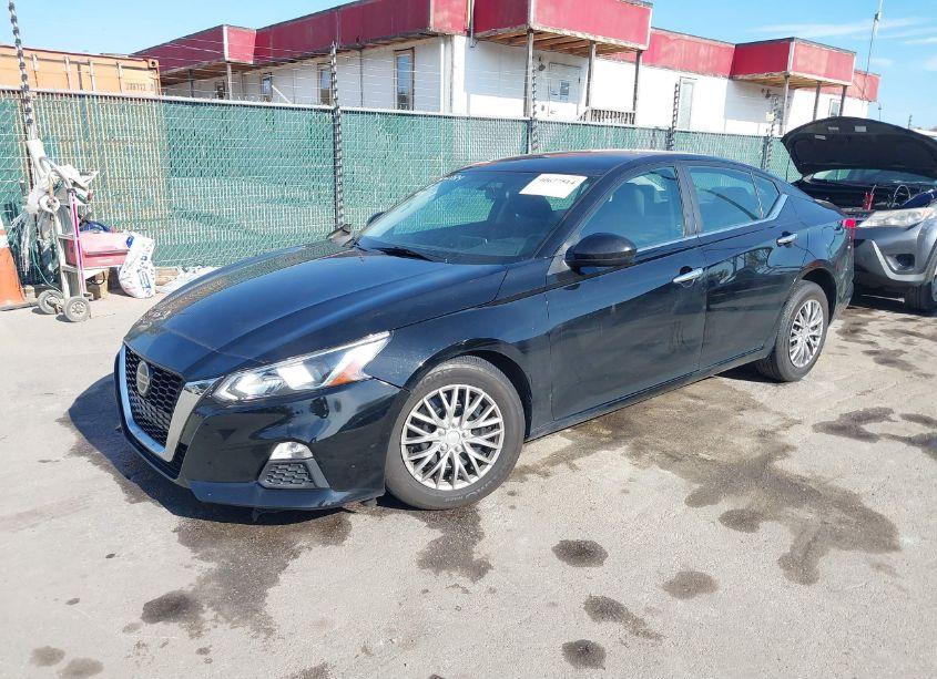 Photo 2 of 2020 Nissan Altima S FWD (VIN 1N4BL4BV8LC120931)