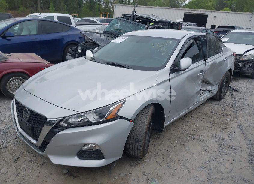 Photo 2 of 2020 Nissan Altima S FWD (VIN 1N4BL4BV8LC123487)