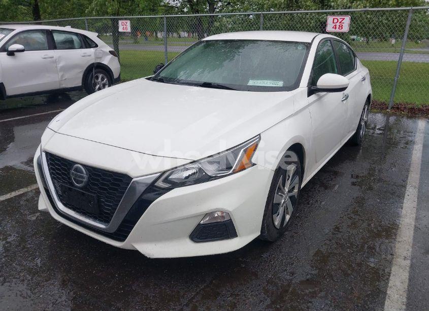 Photo 2 of 2020 Nissan Altima S FWD (VIN 1N4BL4BV8LC135803)