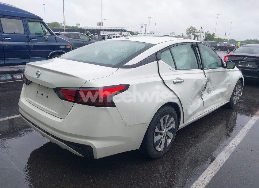 Photo 4 of 2020 Nissan Altima S FWD (VIN 1N4BL4BV8LC135803)