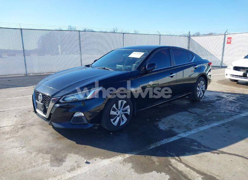 Photo 2 of 2020 Nissan Altima S FWD (VIN 1N4BL4BV8LC137518)