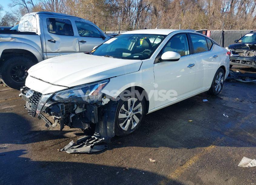 Photo 2 of 2020 Nissan Altima S FWD (VIN 1N4BL4BV8LC154867)