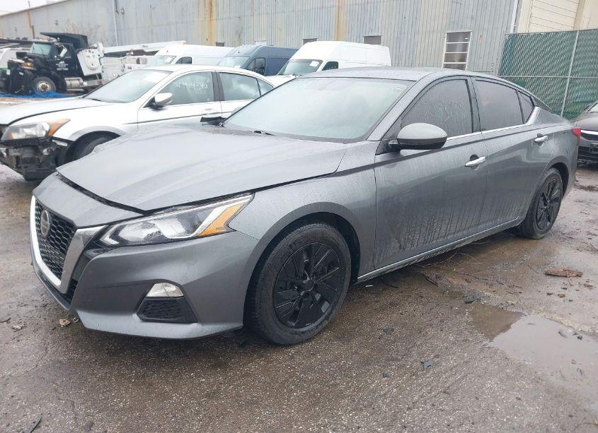 Photo 2 of 2020 Nissan Altima S FWD (VIN 1N4BL4BV8LC161012)