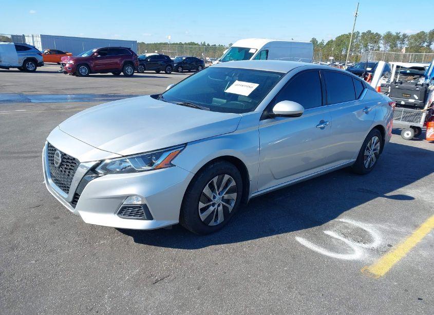 Photo 2 of 2020 Nissan Altima S FWD (VIN 1N4BL4BV8LC176884)