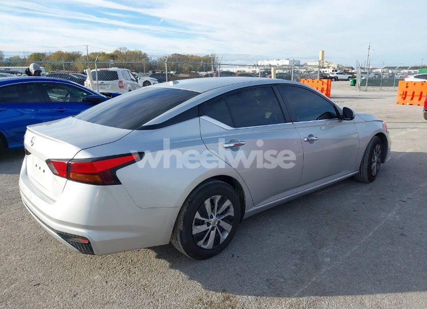 Photo 4 of 2020 Nissan Altima S FWD (VIN 1N4BL4BV8LC238400)