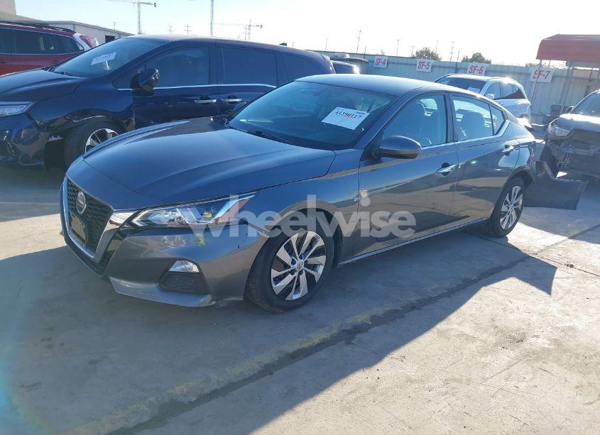 Photo 2 of 2020 Nissan Altima S FWD (VIN 1N4BL4BV8LC256914)