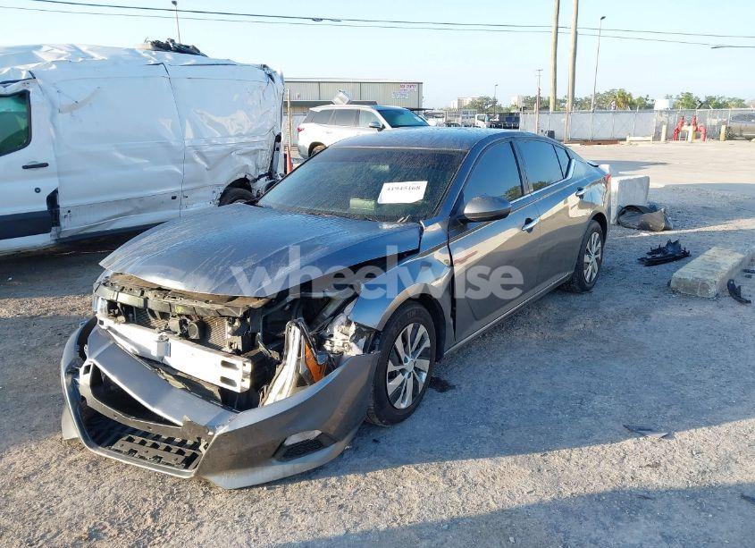 Photo 2 of 2020 Nissan Altima S FWD (VIN 1N4BL4BV8LC264785)
