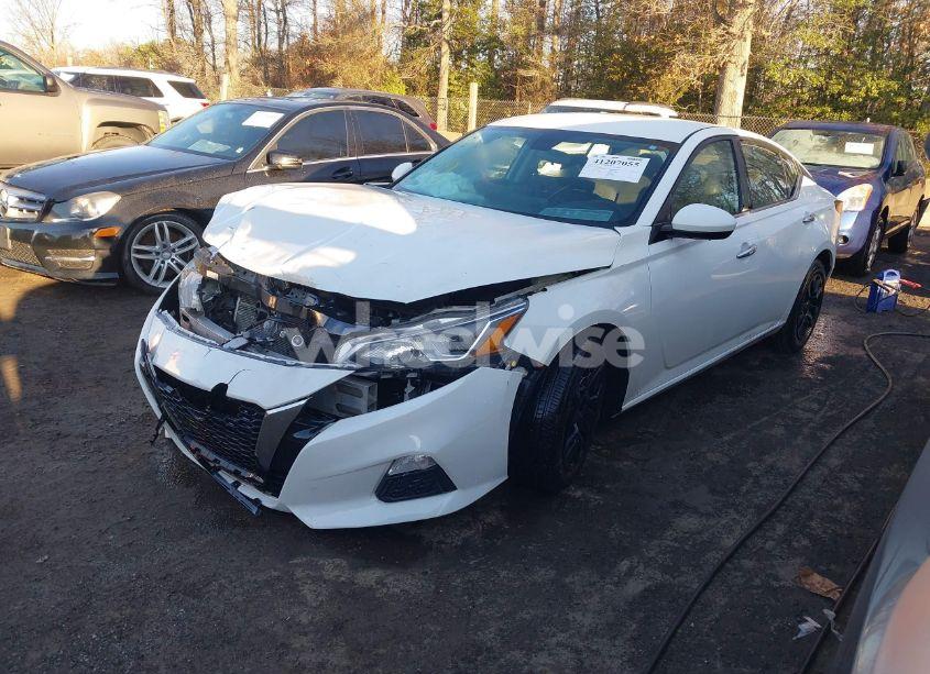 Photo 2 of 2020 Nissan Altima S FWD (VIN 1N4BL4BV8LN317621)