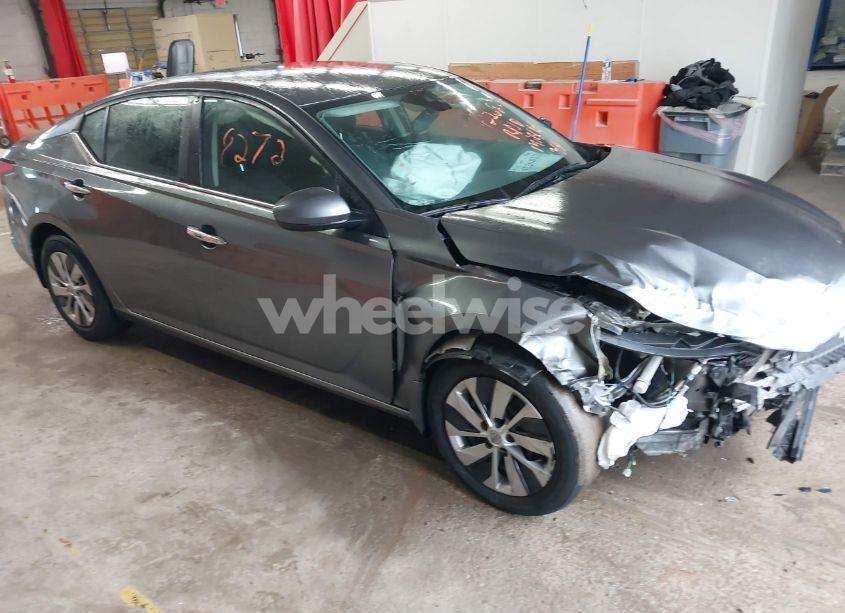 2022 Nissan Altima S FWD (VIN 1N4BL4BV8NN422405) main photo