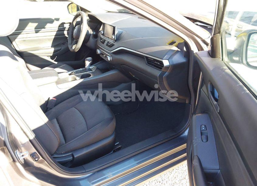 Photo 5 of 2024 Nissan Altima S FWD (VIN 1N4BL4BV8RN373454)