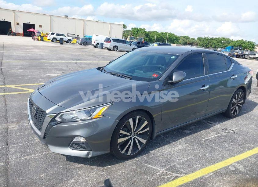 Photo 2 of 2019 Nissan Altima 2.5 S (VIN 1N4BL4BV9KC139972)