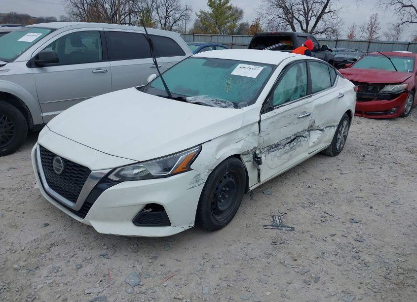 Photo 2 of 2019 Nissan Altima 2.5 S (VIN 1N4BL4BV9KC154844)