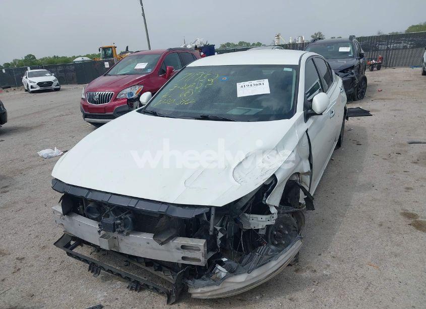 Photo 2 of 2019 Nissan Altima 2.5 S (VIN 1N4BL4BV9KC209969)