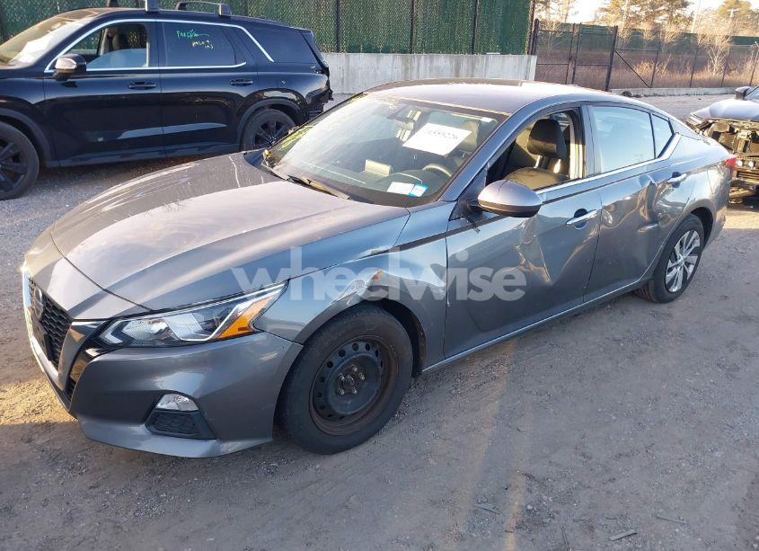 Photo 2 of 2020 Nissan Altima S FWD (VIN 1N4BL4BV9LC132330)