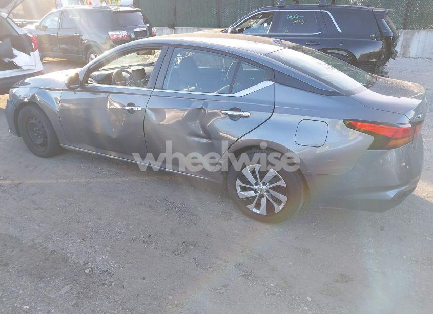 Photo 3 of 2020 Nissan Altima S FWD (VIN 1N4BL4BV9LC132330)