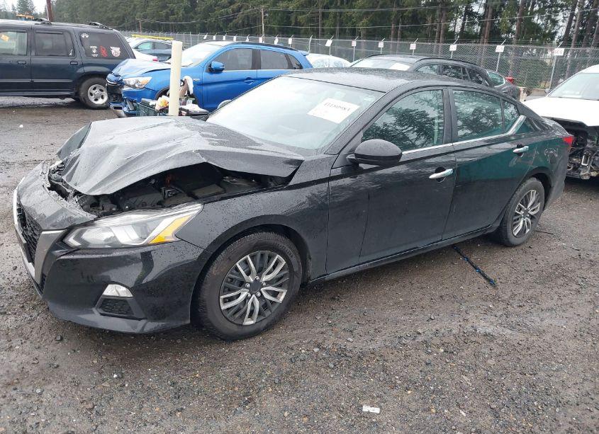 Photo 2 of 2020 Nissan Altima S FWD (VIN 1N4BL4BV9LC212422)