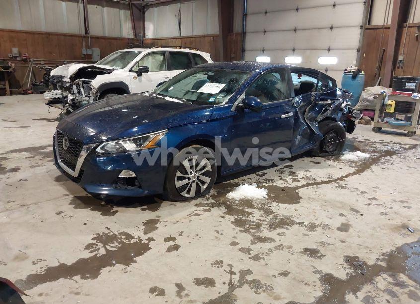 Photo 2 of 2020 Nissan Altima S FWD (VIN 1N4BL4BV9LC243752)