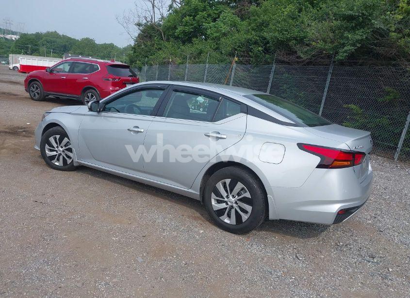Photo 3 of 2021 Nissan Altima S FWD (VIN 1N4BL4BV9MN421679)