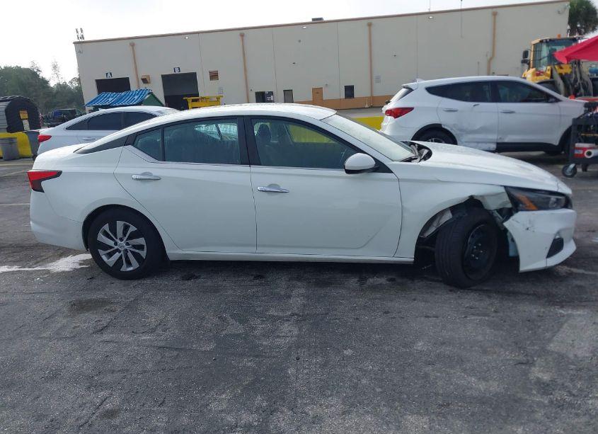 Photo 13 of 2022 Nissan Altima 2.5 S (VIN 1N4BL4BV9NN389513)