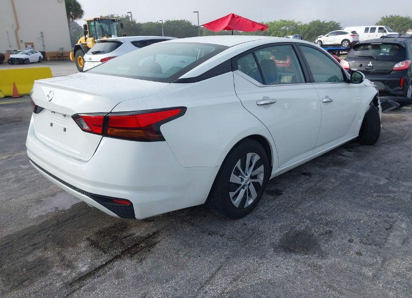 Photo 4 of 2022 Nissan Altima 2.5 S (VIN 1N4BL4BV9NN389513)