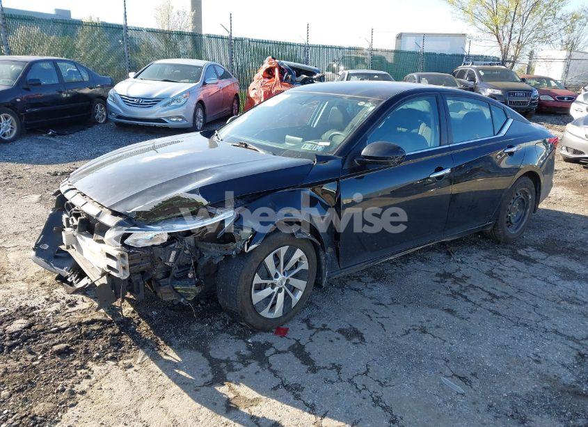 Photo 2 of 2019 Nissan Altima 2.5 S (VIN 1N4BL4BVXKC157333)