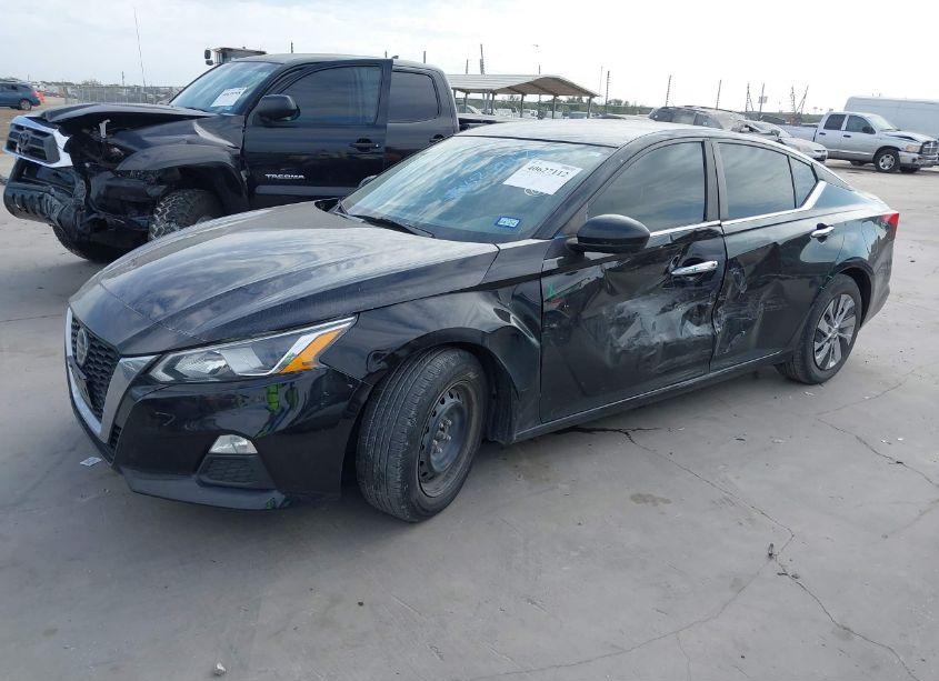 Photo 2 of 2019 Nissan Altima 2.5 S (VIN 1N4BL4BVXKC210595)