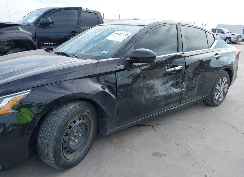 Photo 6 of 2019 Nissan Altima 2.5 S (VIN 1N4BL4BVXKC210595)