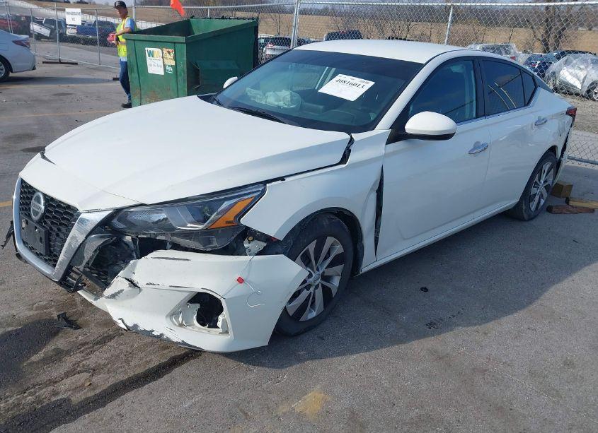 Photo 2 of 2019 Nissan Altima 2.5 S (VIN 1N4BL4BVXKC239448)