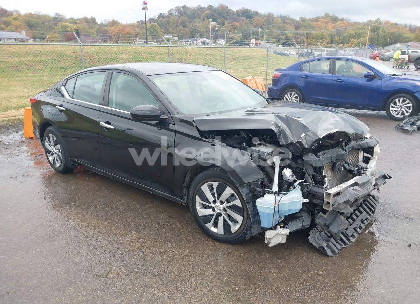 2020 Nissan Altima S FWD (VIN 1N4BL4BVXLC132577) main photo