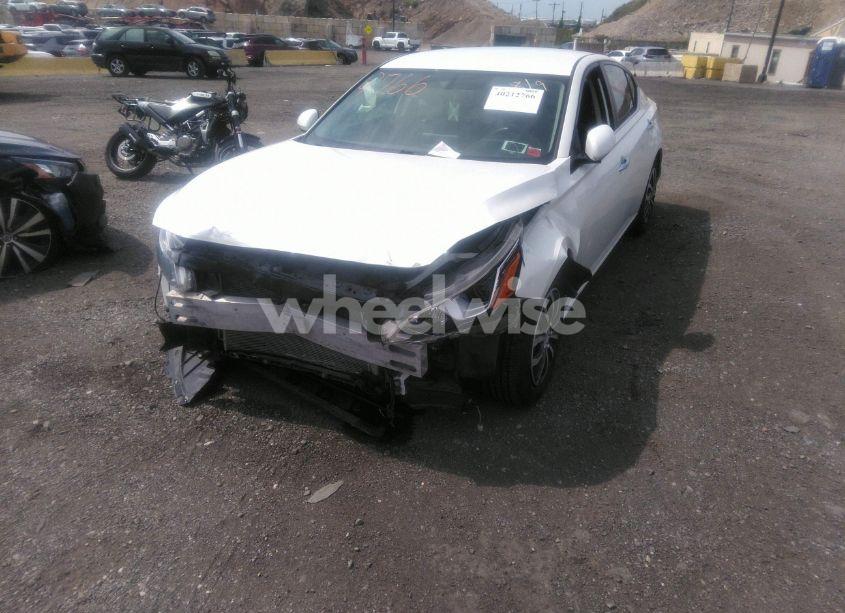 Photo 2 of 2020 Nissan Altima S FWD (VIN 1N4BL4BVXLC139190)