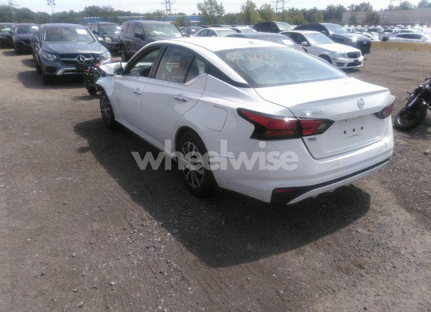 Photo 3 of 2020 Nissan Altima S FWD (VIN 1N4BL4BVXLC139190)