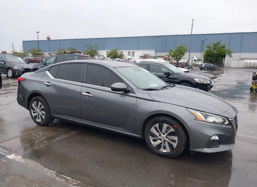 2020 Nissan Altima S FWD (VIN 1N4BL4BVXLC163182) main photo