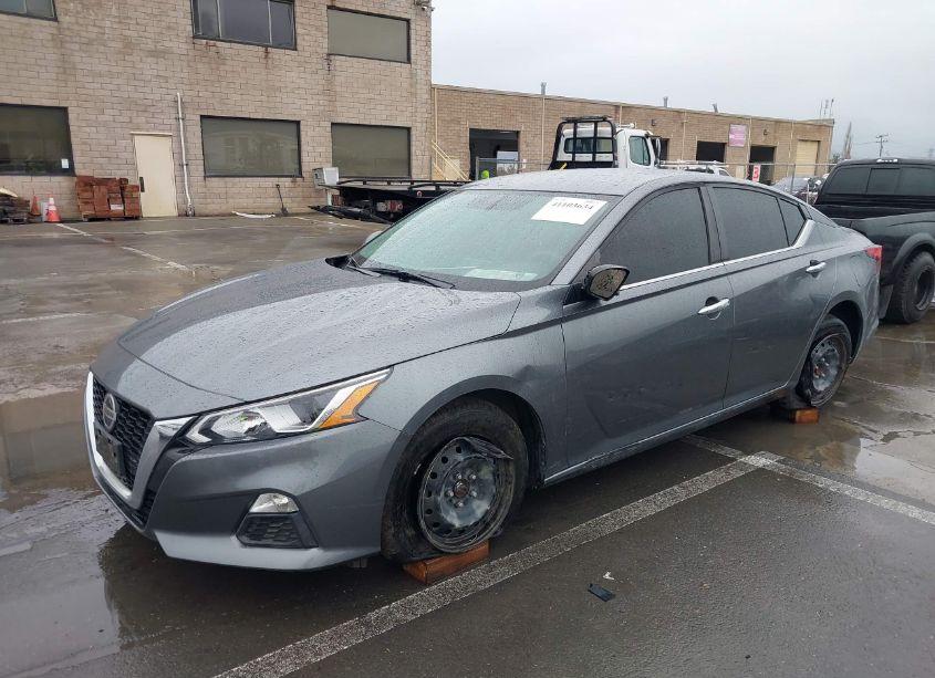 Photo 2 of 2020 Nissan Altima S FWD (VIN 1N4BL4BVXLC163182)